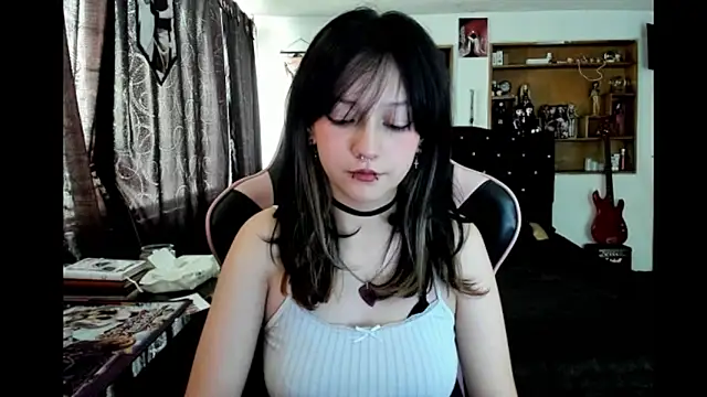 Maki Zein  online show from February 10, 7:28 pm