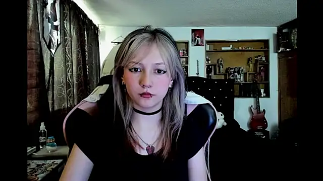 Maki Zein  online show from January 7, 9:07 pm