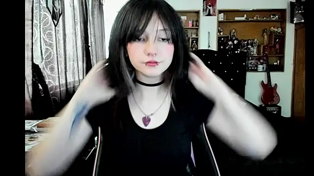 Maki Zein  online show from January 14, 8:47 pm