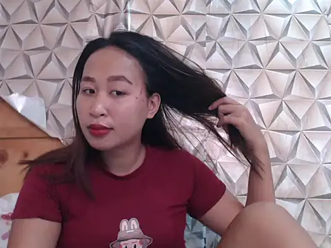 pretty lusii online show from January 8, 4:16 am