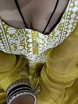 HOT-CPL-11 online show from November 12, 5:55 pm