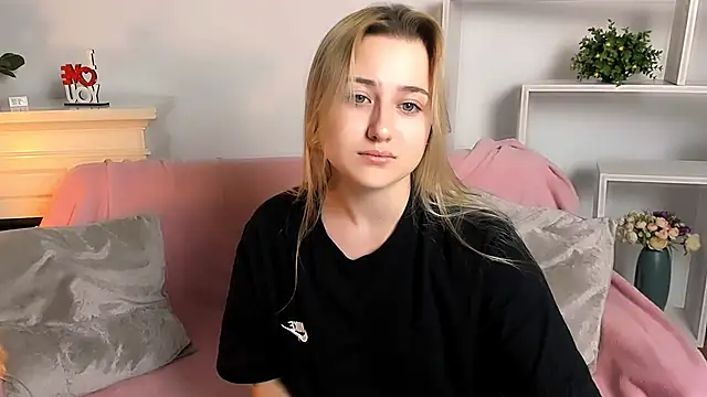 Lulu   Moon online show from March 20, 9:09 pm