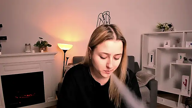 Lulu   Moon online show from April 10, 9:21 pm