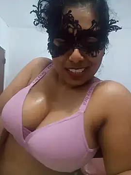 Expose Queen online show from July 20, 5:47 pm