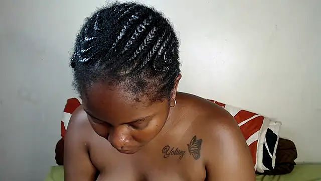 Yolaqueen04 online show from November 11, 7:11 pm