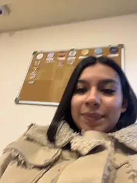 AlyssaRay online show from April 4, 11:42 am