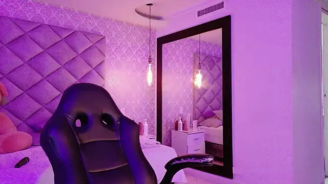 CARO ADAMS1 online show from December 4, 11:45 am