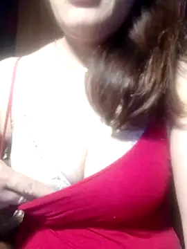 YiyinLy online show from March 31, 9:04 pm