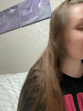 Amy  Leee  online show from April 22, 12:35 pm