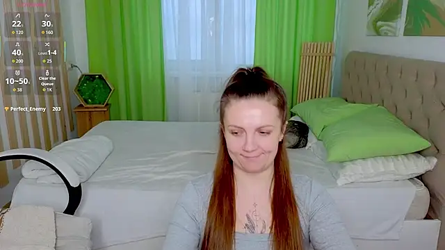 Amy  Leee  online show from March 4, 1:50 pm