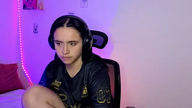 Emily Lindey online show from April 6, 4:34 am