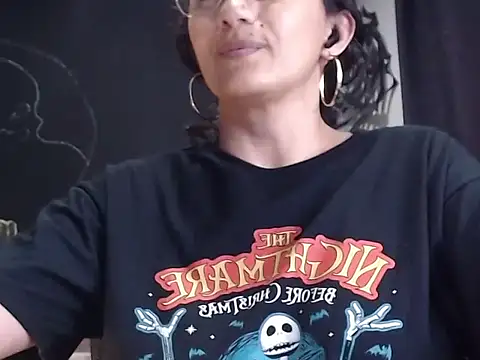 Lucyy Naugthy online show from October 28, 8:35 pm