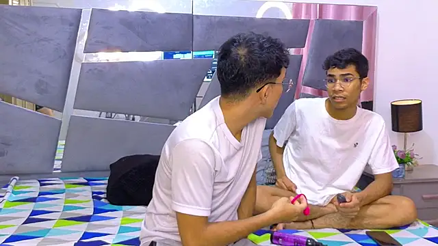 Desire4Duo online show from November 11, 1:30 pm