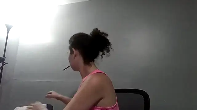 ali18of1 online show from April 14, 5:18 am