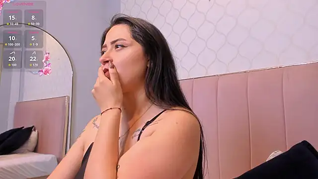 JuliethCruz  online show from March 9, 6:00 pm