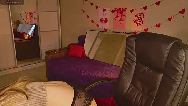 BellaSink online show from December 17, 5:55 am