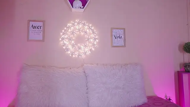 Meggie  online show from November 8, 9:31 pm