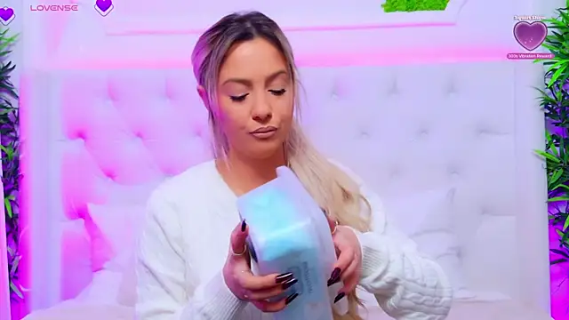 AriannaSins online show from December 22, 1:14 pm