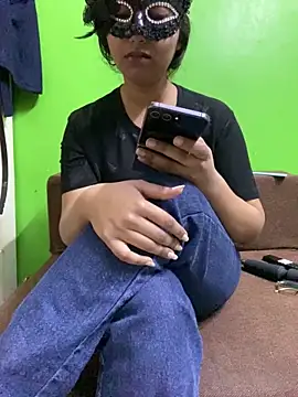 darkdoll007 online show from March 2, 9:05 am