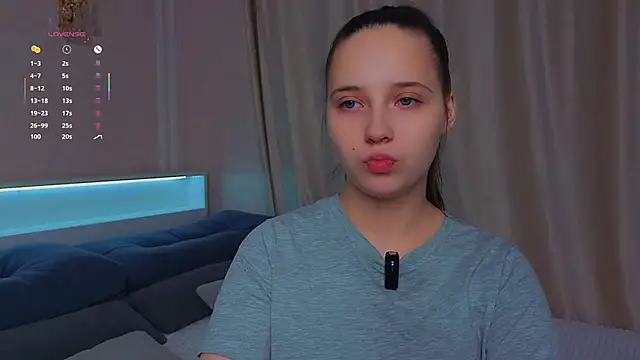 NadiaGnegy online show from November 3, 2:10 pm