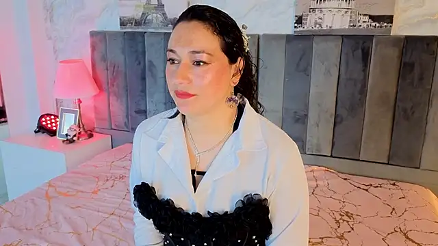 Elizabeth bennett 6 online show from January 5, 6:11 pm