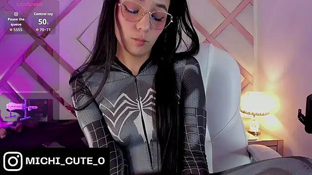 michelle cutee  online show from February 21, 8:31 pm