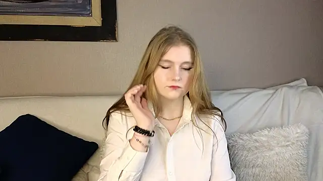 NightSaffron online show from November 27, 7:33 am