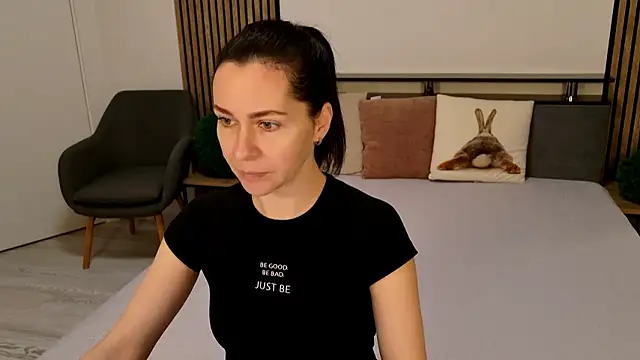 DitaNoir online show from January 6, 8:40 am