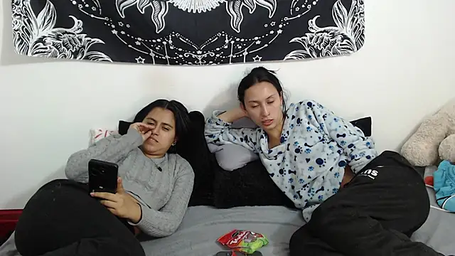 emily n abby online show from March 25, 12:05 am