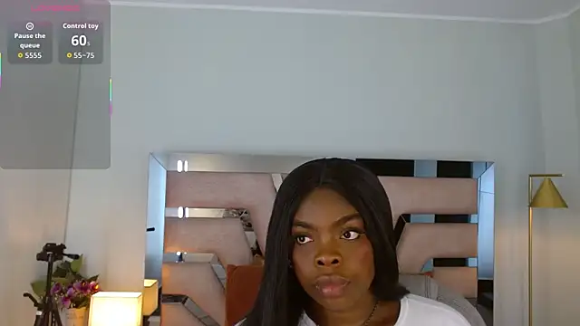 Maiacharris  online show from November 28, 7:39 pm