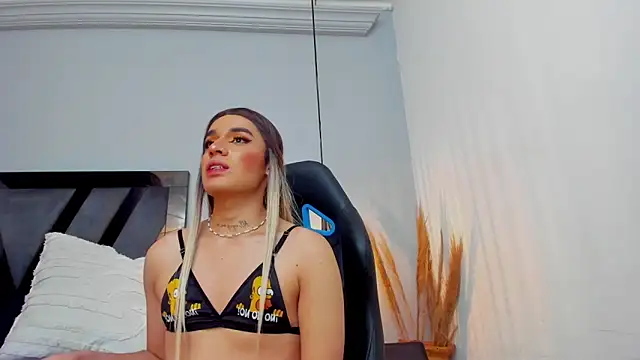 Amelia Brixton online show from February 27, 8:03 am