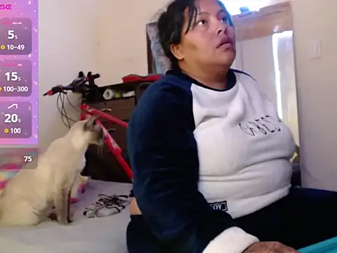 yvonne jlove online show from October 26, 2:18 am