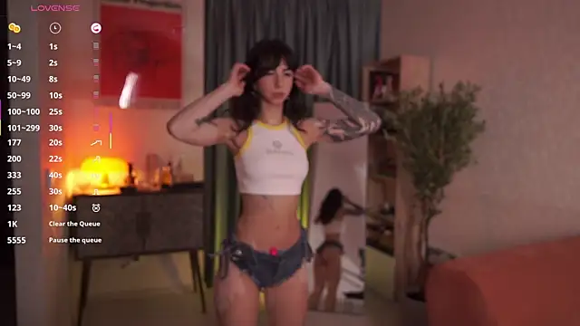 Pheromoon online show from November 2, 5:44 am