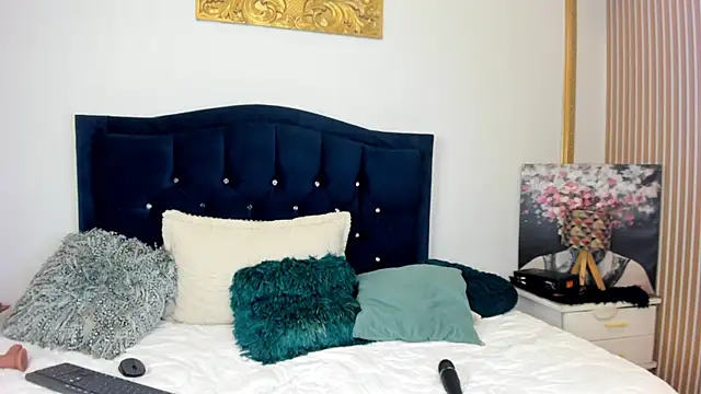 Inaya Khalifa online show from May 16, 1:52 am