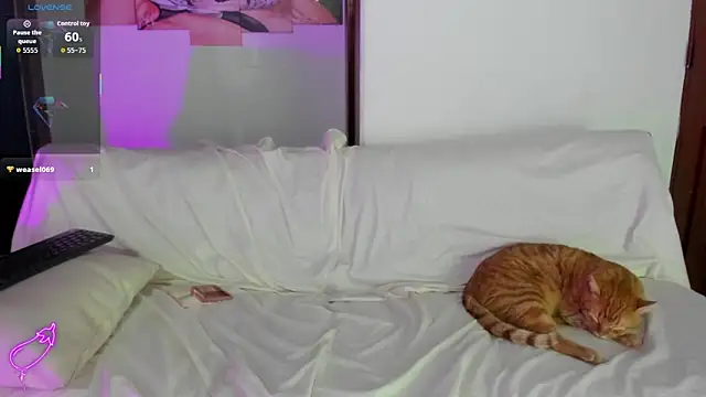 Nikki  uwu online show from April 17, 9:50 pm