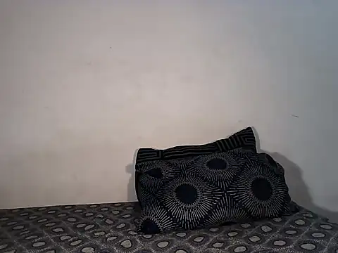 MinnieBee101 online show from January 14, 2:49 am