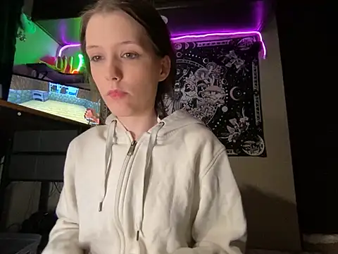 Thedeepwebcutie online show from April 18, 7:00 am