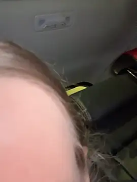 kira mia online show from April 3, 6:28 pm