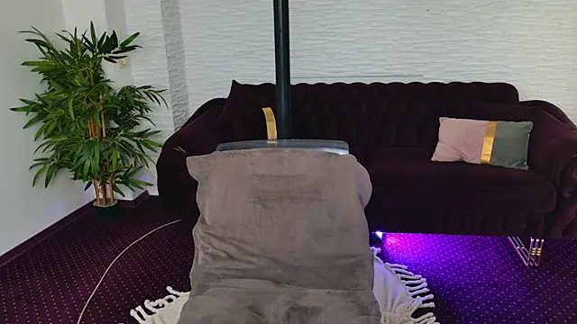 IvorySwan online show from October 25, 7:05 am