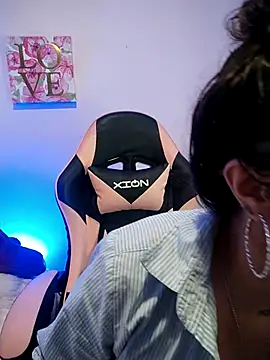 Pinkvixen69 online show from March 26, 6:42 pm