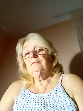 AmyLove353 online show from October 25, 9:10 pm