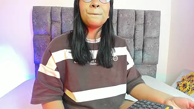 miah storm online show from October 30, 2:03 am