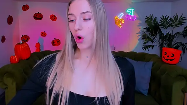 sassy cutie online show from November 12, 6:22 am