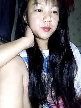 Quynhsumon online show from March 24, 3:39 pm