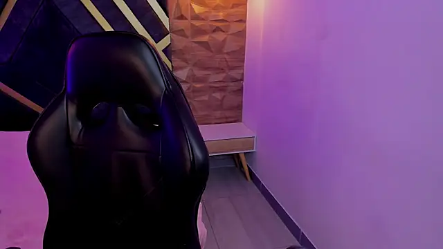 sydney miller  online show from April 14, 11:27 pm