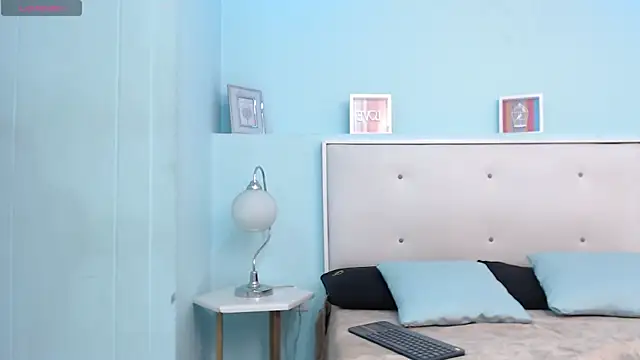 SusanWilliams  online show from November 28, 11:46 am