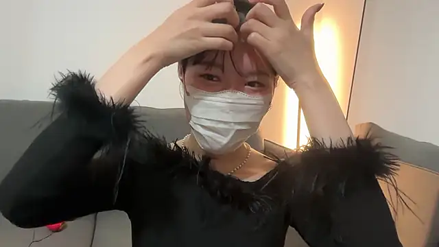 karenchaaan online show from November 17, 12:06 pm