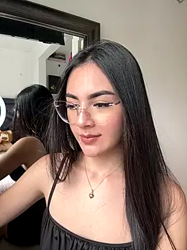 IslaCole online show from January 7, 8:12 pm