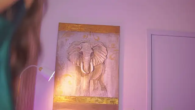 Aisha Bee online show from April 14, 10:15 am