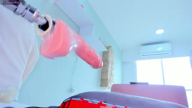 Luna Raay online show from February 2, 8:08 pm